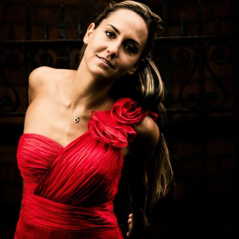 NOW WITH VIDEO: Die Freiburger Opernsängerin Kim-Lillian Strebel wird von der International Academy of Science, Humanities and Arts gefördert.