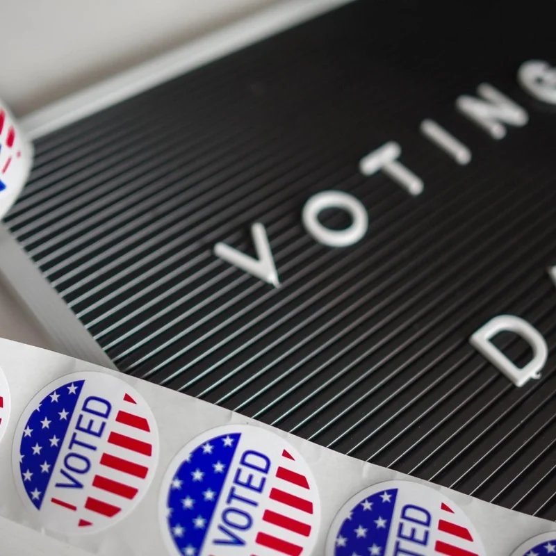 Between Popular Votes and the Electoral College: The Paradox of the American Electoral System