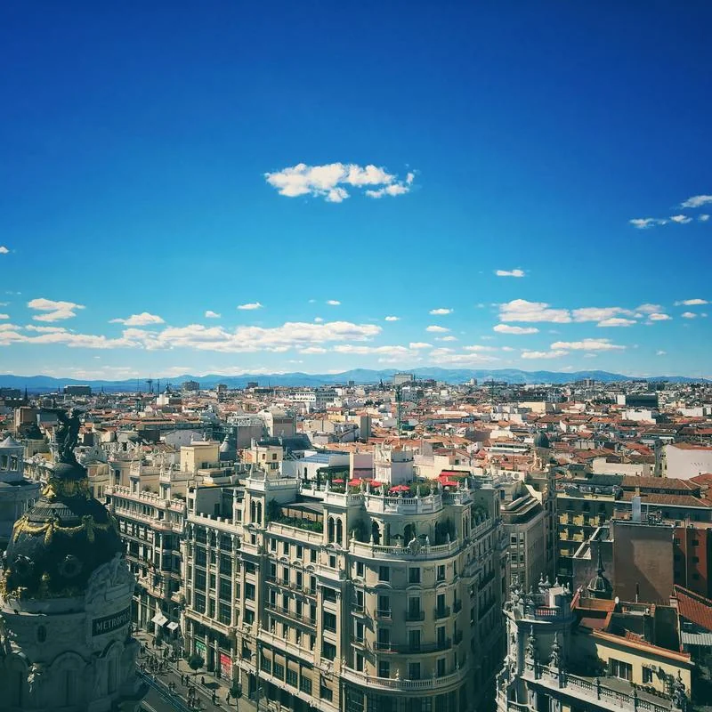 From Neighborhood to Trendy Zone: Gentrification in Chueca at the End of the 20th Century. De Vecindario a Zona Trendy: La Gentrificación en Chueca a Finales del Siglo XX